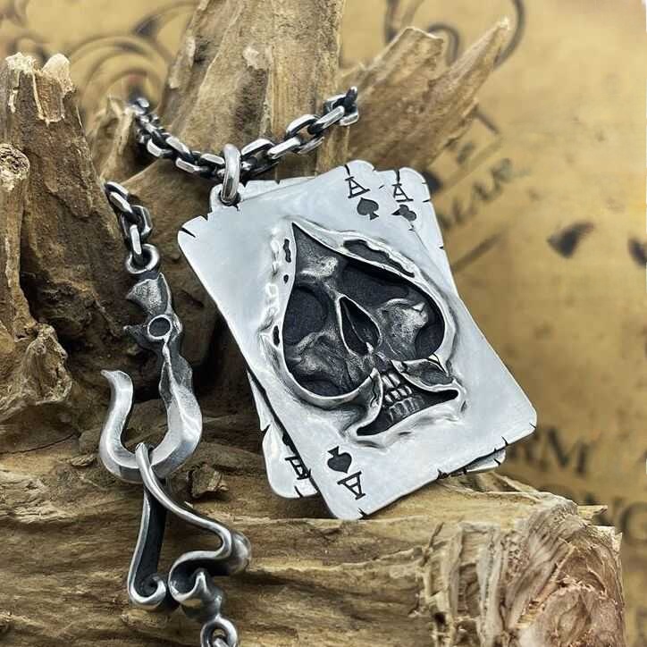 WEIER Retro Poker Skull Pendan - Men Accessories Silver ulasan dan harga
