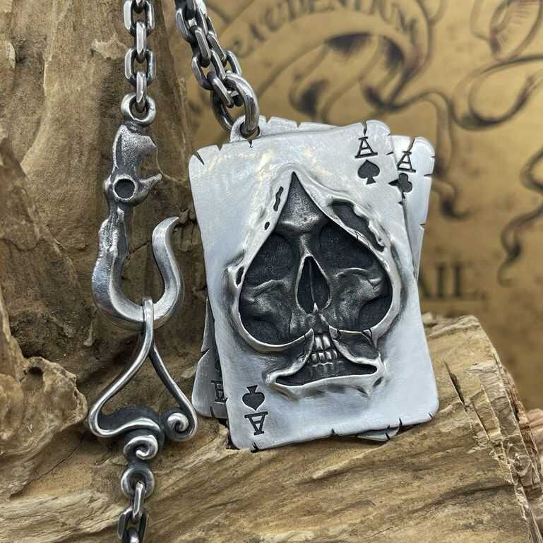 WEIER Retro Poker Skull Pendan - Men Accessories Silver ulasan dan harga