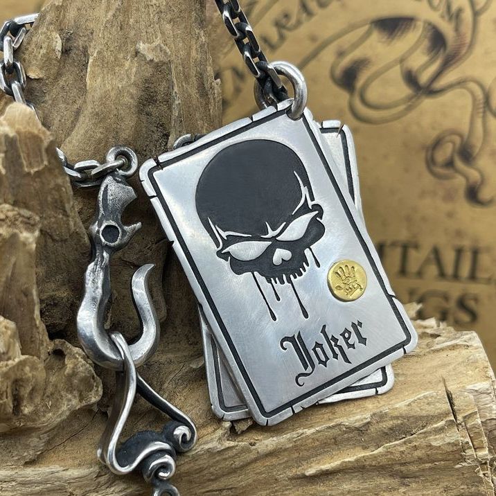 WEIER Retro Poker Skull Pendan - Men Accessories Silver ulasan dan harga
