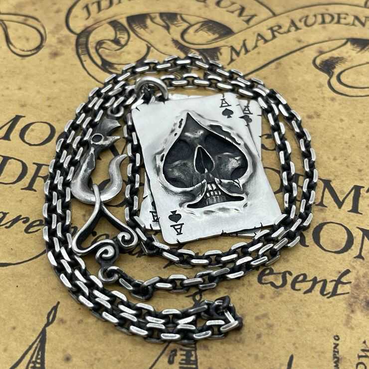 WEIER Retro Poker Skull Pendan - Men Accessories Silver ulasan dan harga